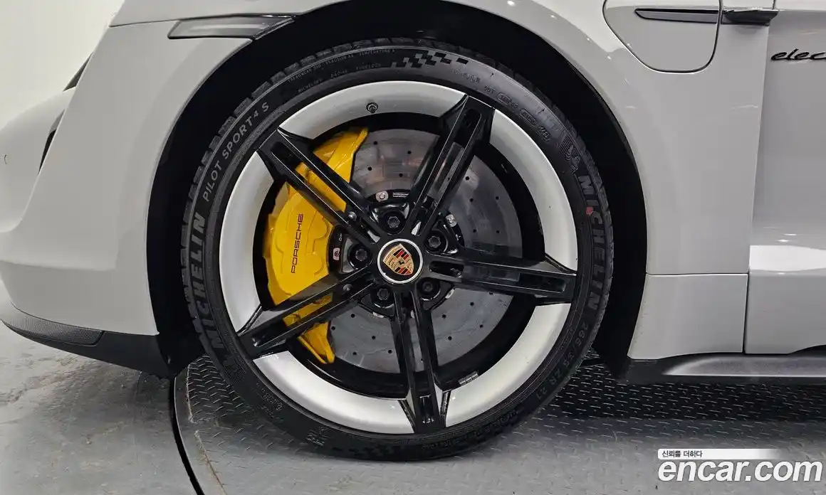 Porsche Taycan 2021 0.1 Автомат в Москве № 213090, фото 8