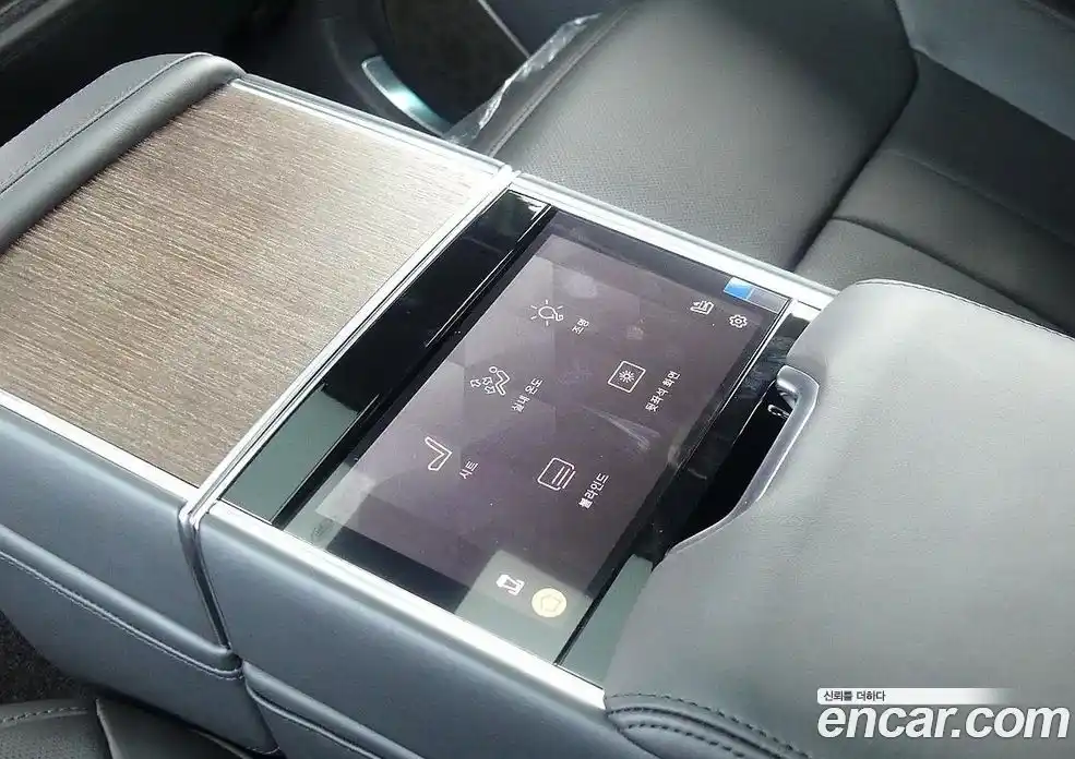 Land Rover Range-Rover 2023 4.4 Автомат в Москве № 213865, фото 13