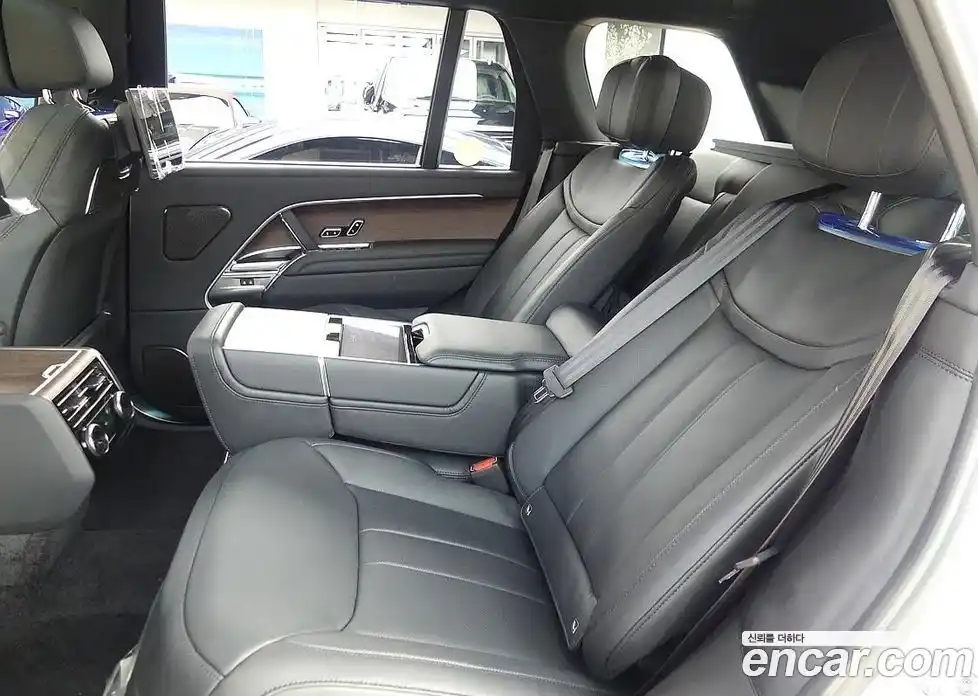 Land Rover Range-Rover 2023 4.4 Автомат в Москве № 213865, фото 15