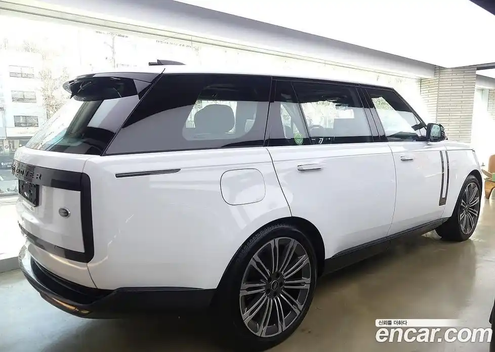 Land Rover Range-Rover 2023 4.4 Автомат в Москве № 213865, фото 3