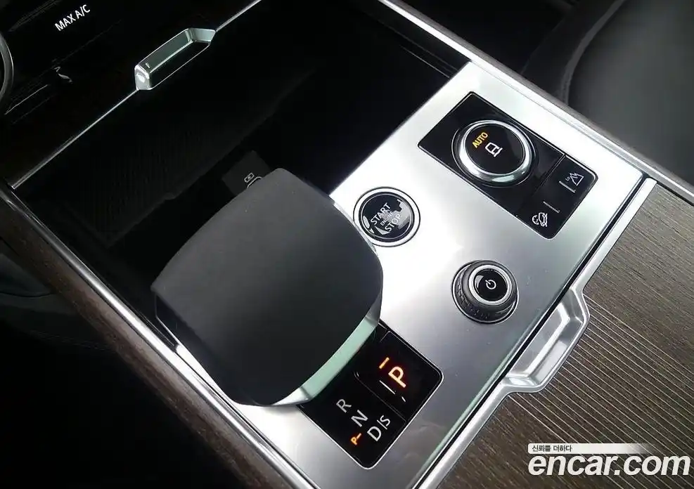 Land Rover Range-Rover 2023 4.4 Автомат в Москве № 213865, фото 9