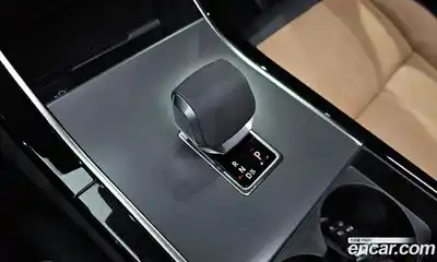 Land Rover Range-Rover Velar 2025 3.0 Автомат в Москве № 213873, миниатюра 9