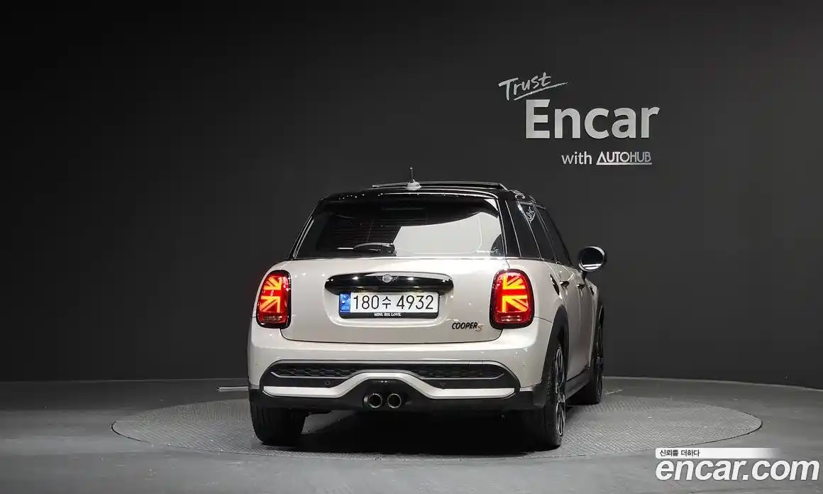 Mini Cooper 2023 2.0 Автомат в Москве № 214038, фото 13