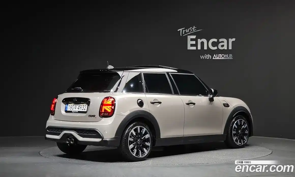 Mini Cooper 2023 2.0 Автомат в Москве № 214038, фото 3