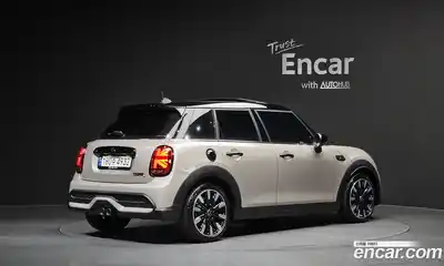 Mini Cooper 2023 2.0 Автомат в Москве № 214038, миниатюра 3