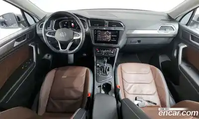 Volkswagen Tiguan 2022 2.0 Автомат в Москве № 215006, миниатюра 2