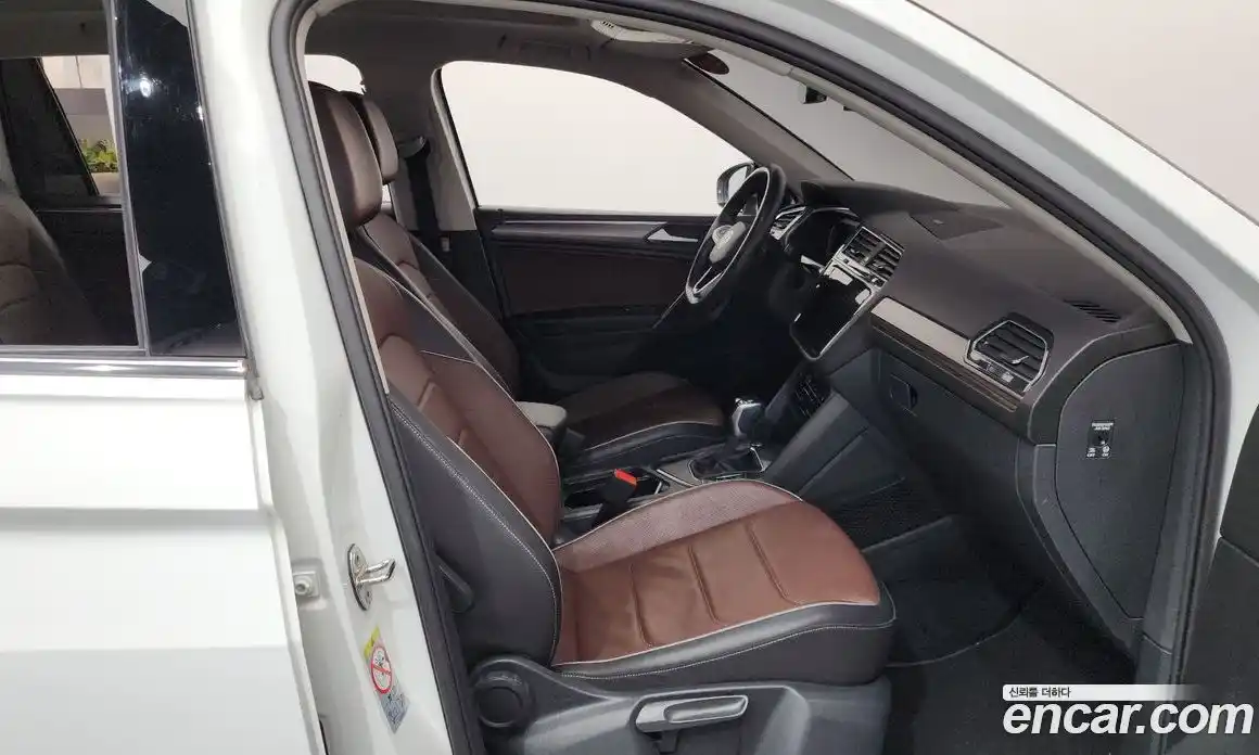 Volkswagen Tiguan 2022 2.0 Автомат в Москве № 215006, фото 3