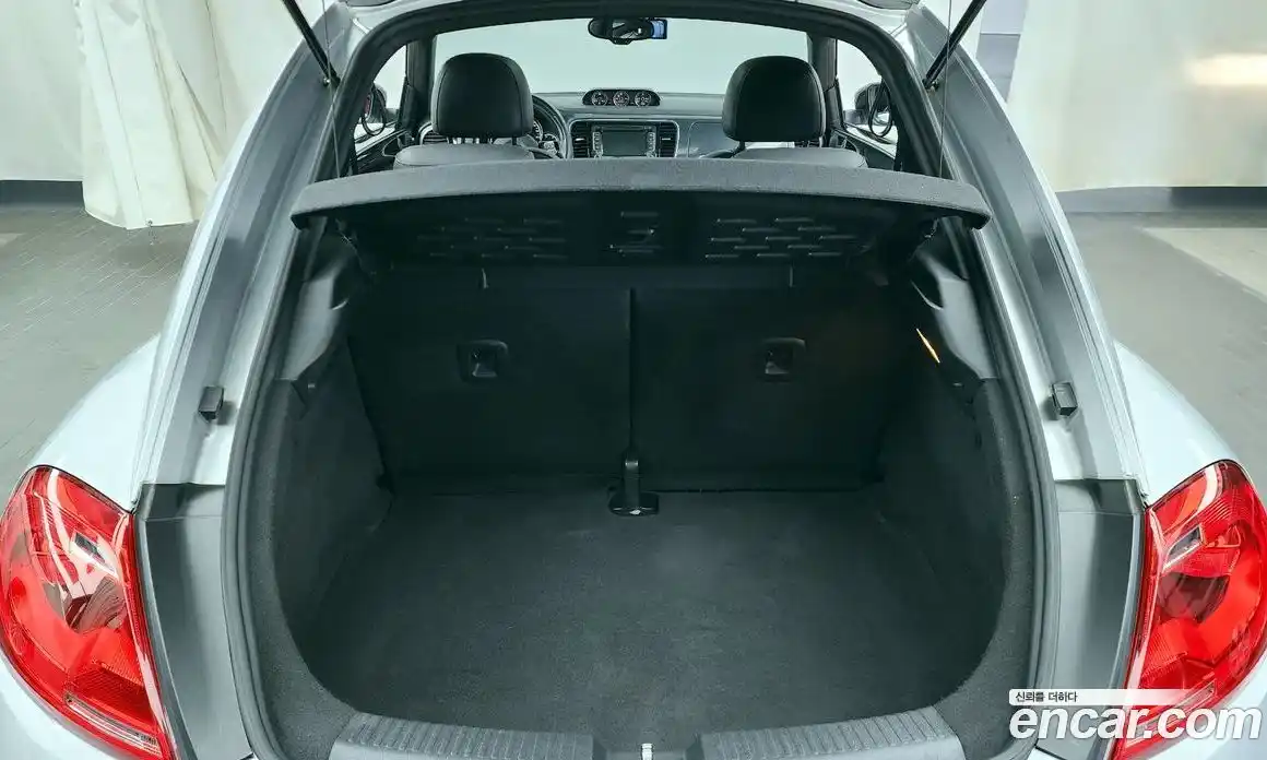 Volkswagen Beatle 2013 2.0 Автомат в Москве № 215216, фото 12