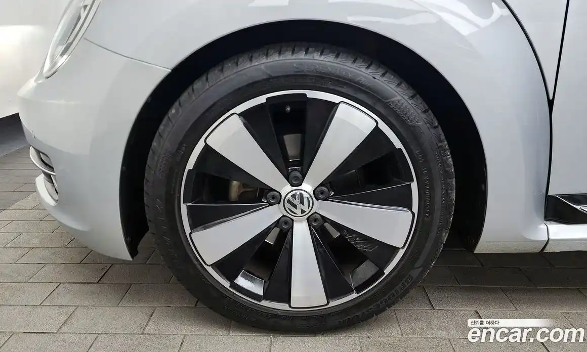 Volkswagen Beatle 2013 2.0 Автомат в Москве № 215216, фото 3