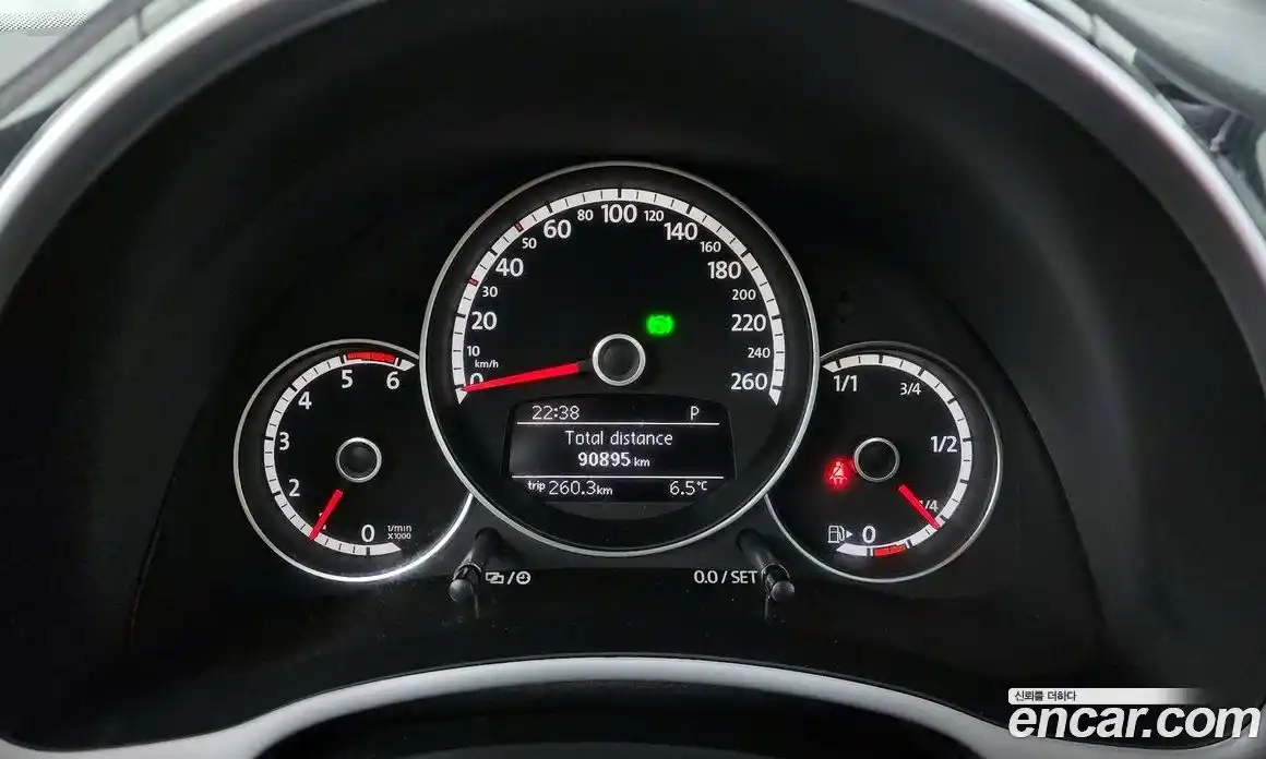 Volkswagen Beatle 2013 2.0 Автомат в Москве № 215216, фото 4