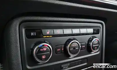 Volkswagen Beatle 2013 2.0 Автомат в Москве № 215216, миниатюра 7