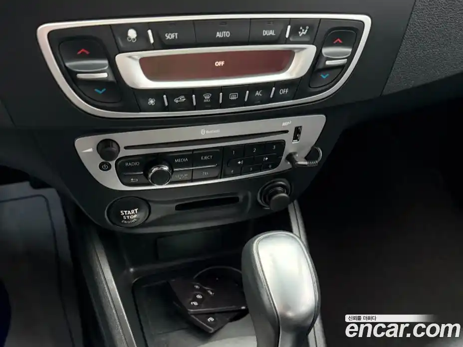 Renault SM3 2015 1.6 Автомат в Москве № 227409, фото 17