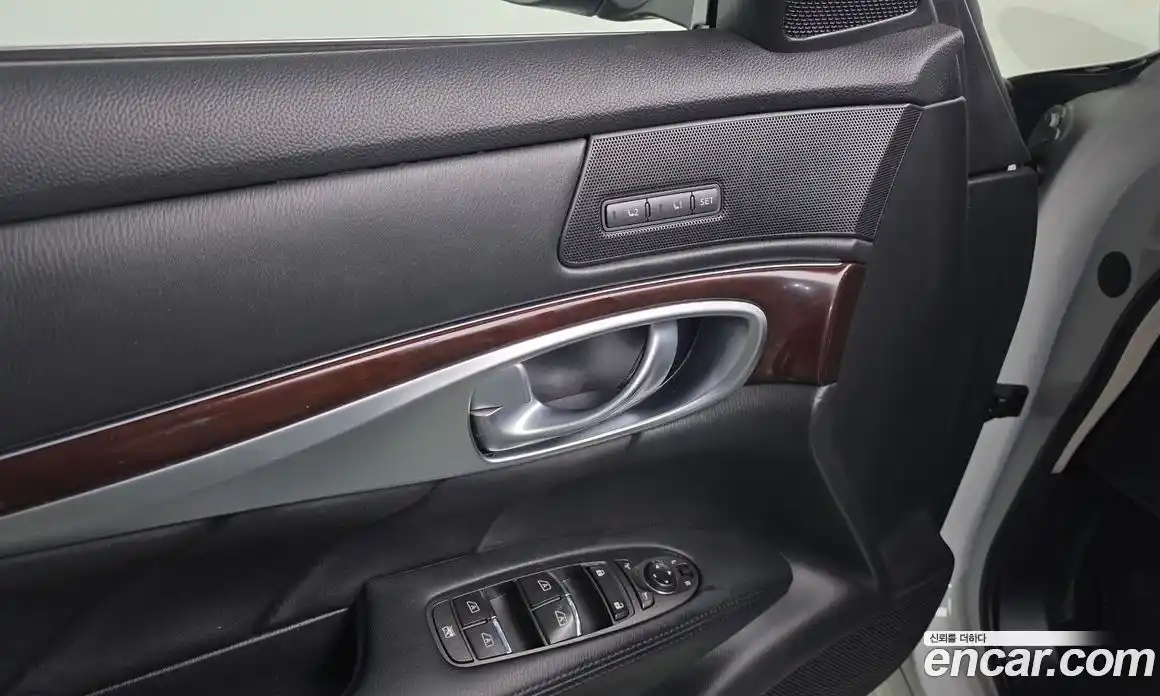 Infiniti Q70 2017 3.7 Автомат в Москве № 249635, фото 3