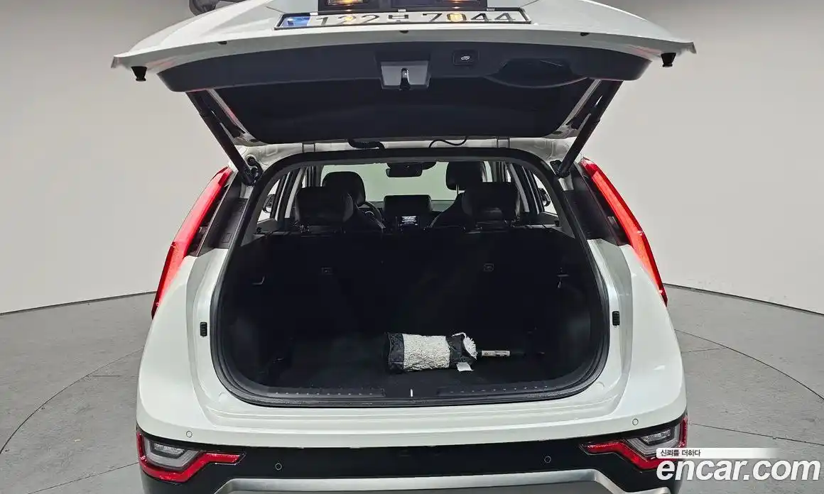 Kia Niro 2023 1.6 Автомат в Москве № 269736, фото 9