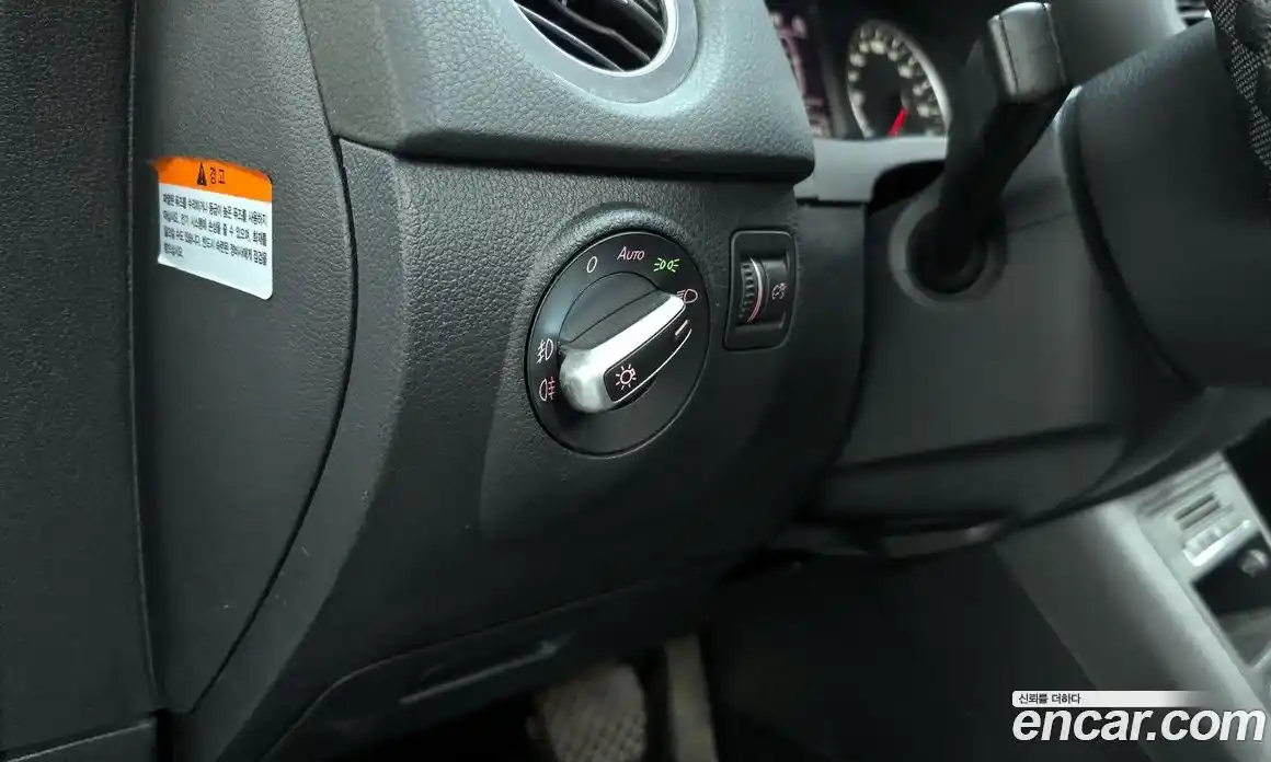 Volkswagen Tiguan 2015 2.0 Автомат в Москве № 301377, фото 13