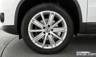 Volkswagen Tiguan 2015 2.0 Автомат в Москве № 301377, миниатюра 2