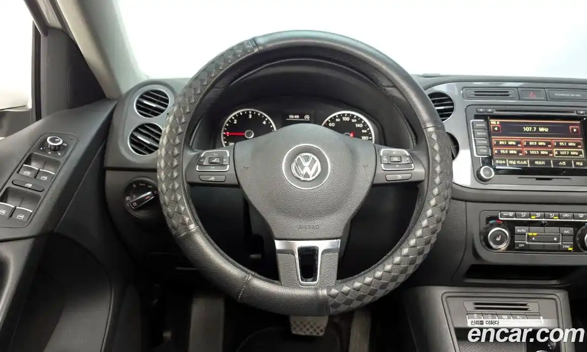 Volkswagen Tiguan 2015 2.0 Автомат в Москве № 301377, фото 5