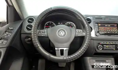 Volkswagen Tiguan 2015 2.0 Автомат в Москве № 301377, миниатюра 5