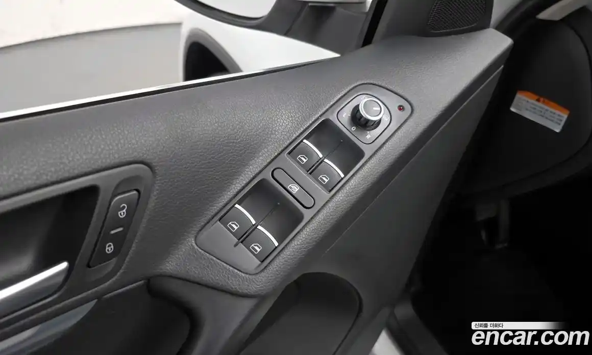 Volkswagen Tiguan 2015 2.0 Автомат в Москве № 301377, фото 6