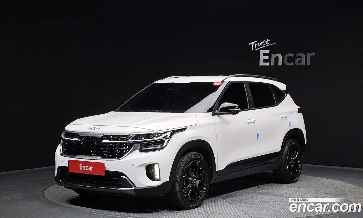 Kia Seltos 2023 2.0 Автомат в Москве № 402904, фото 1