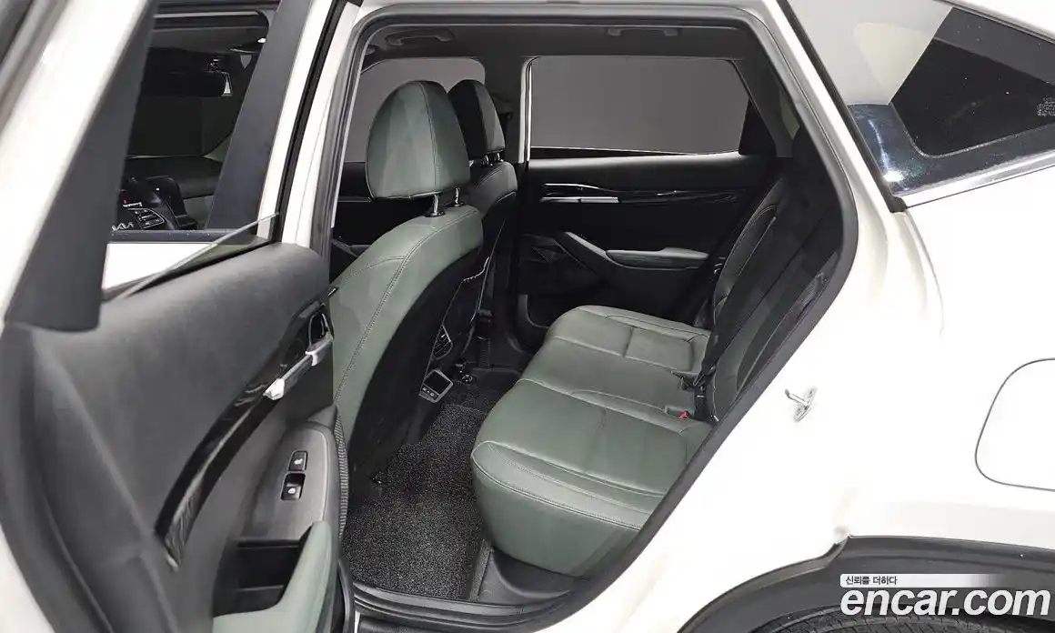 Kia Seltos 2023 2.0 Автомат в Москве № 402904, фото 11