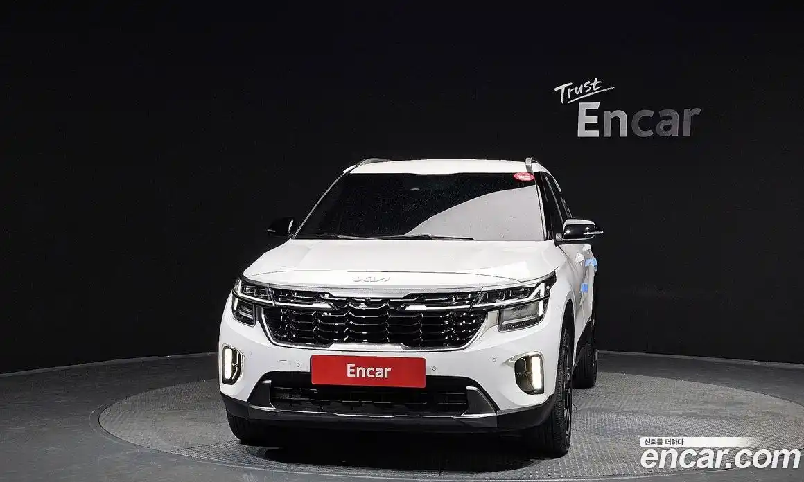 Kia Seltos 2023 2.0 Автомат в Москве № 402904, фото 3