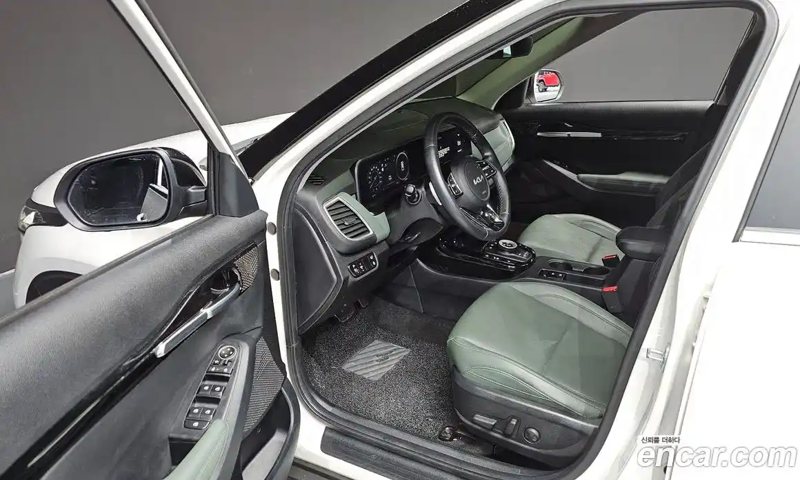 Kia Seltos 2023 2.0 Автомат в Москве № 402904, фото 10