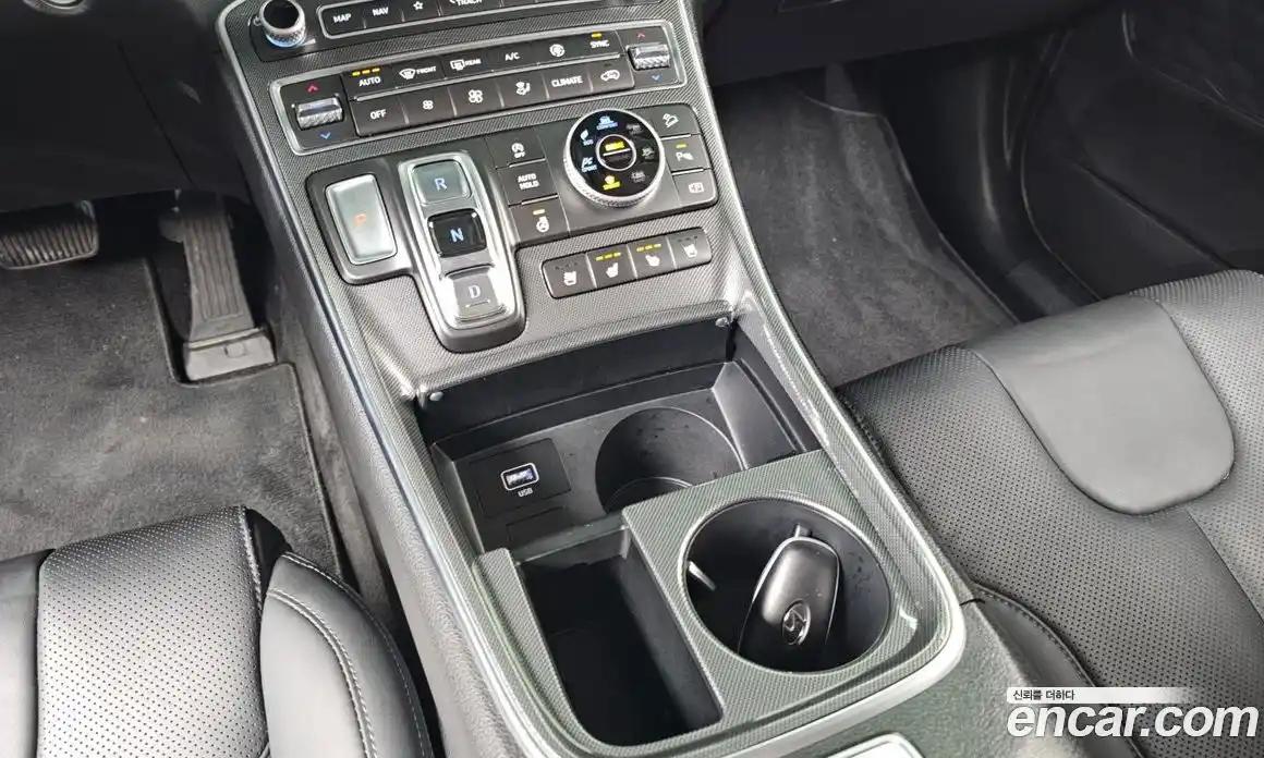 Hyundai Santa Fe 2023 2.5 Автомат в Москве № 109051, фото 15