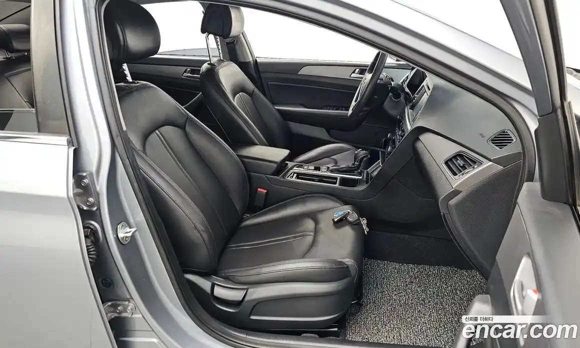 Hyundai Sonata 2016 2.0 Автомат в Москве № 125218, фото 17