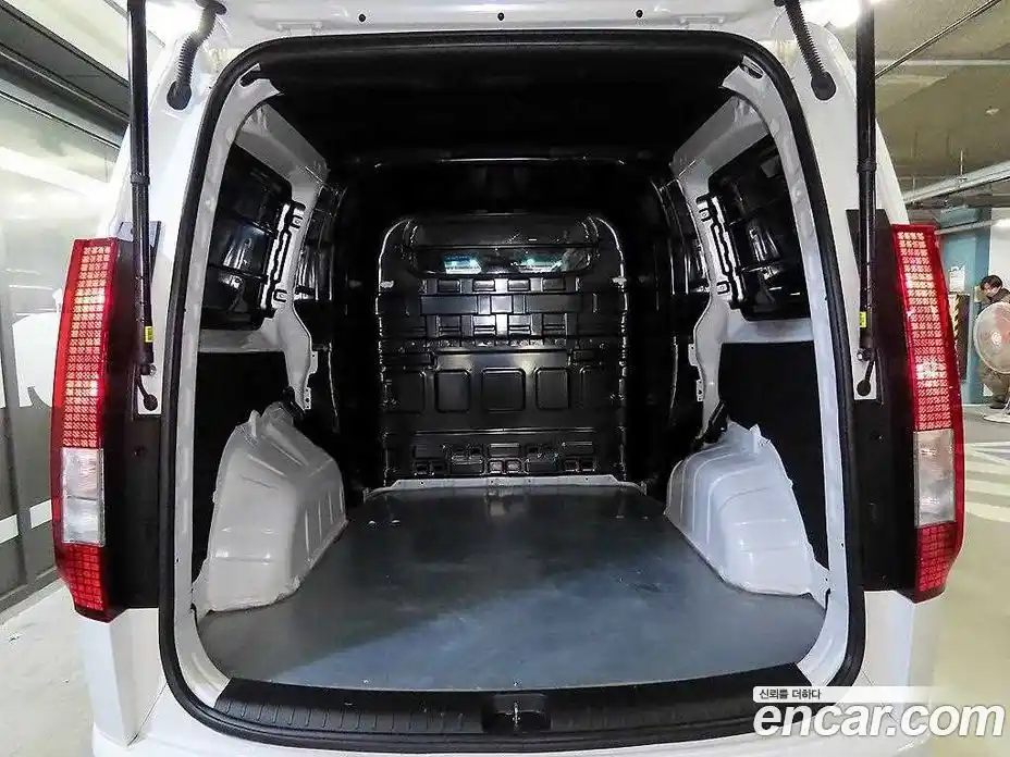 Hyundai Staria 2025 1.6 Автомат в Москве № 130093, фото 17