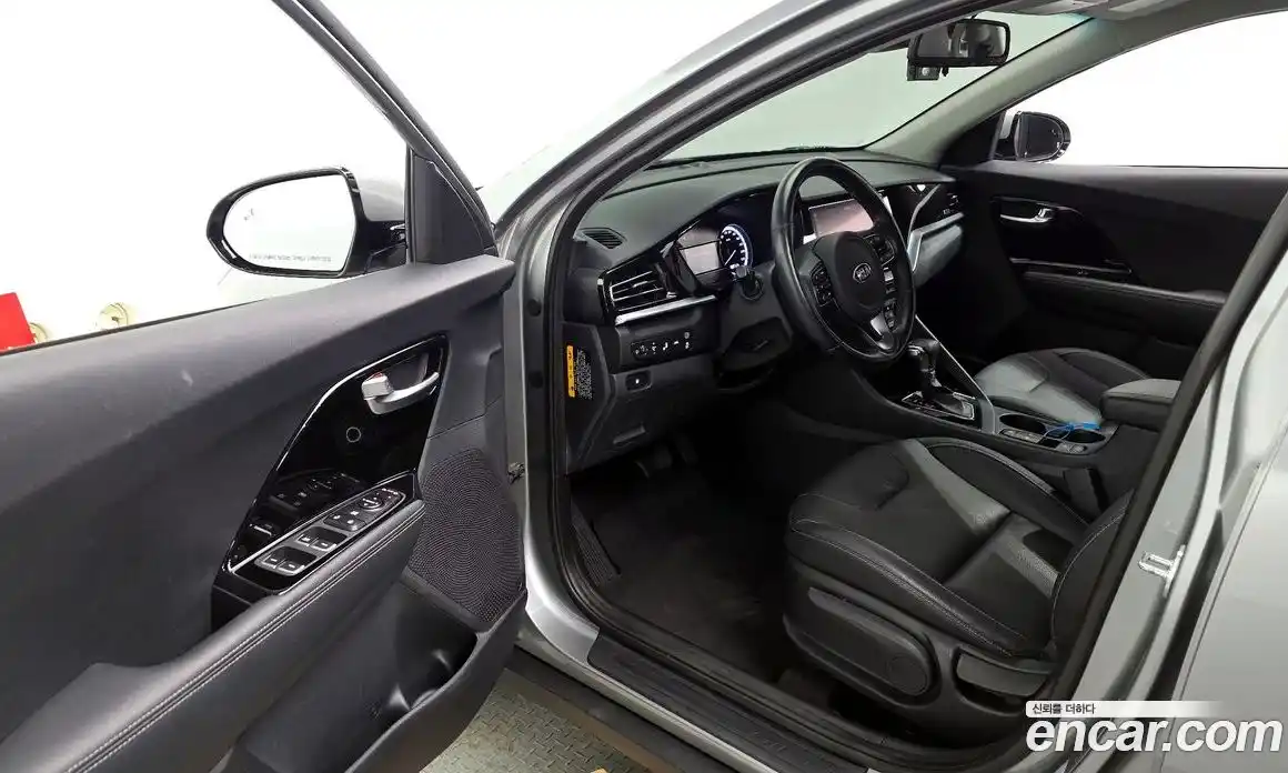 Kia Niro 2020 1.6 Автомат в Москве № 131242, фото 19