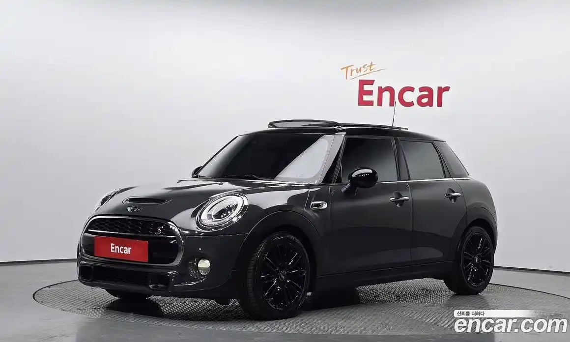 Mini Cooper 2017 2.0 Автомат в Москве № 136888, фото 15