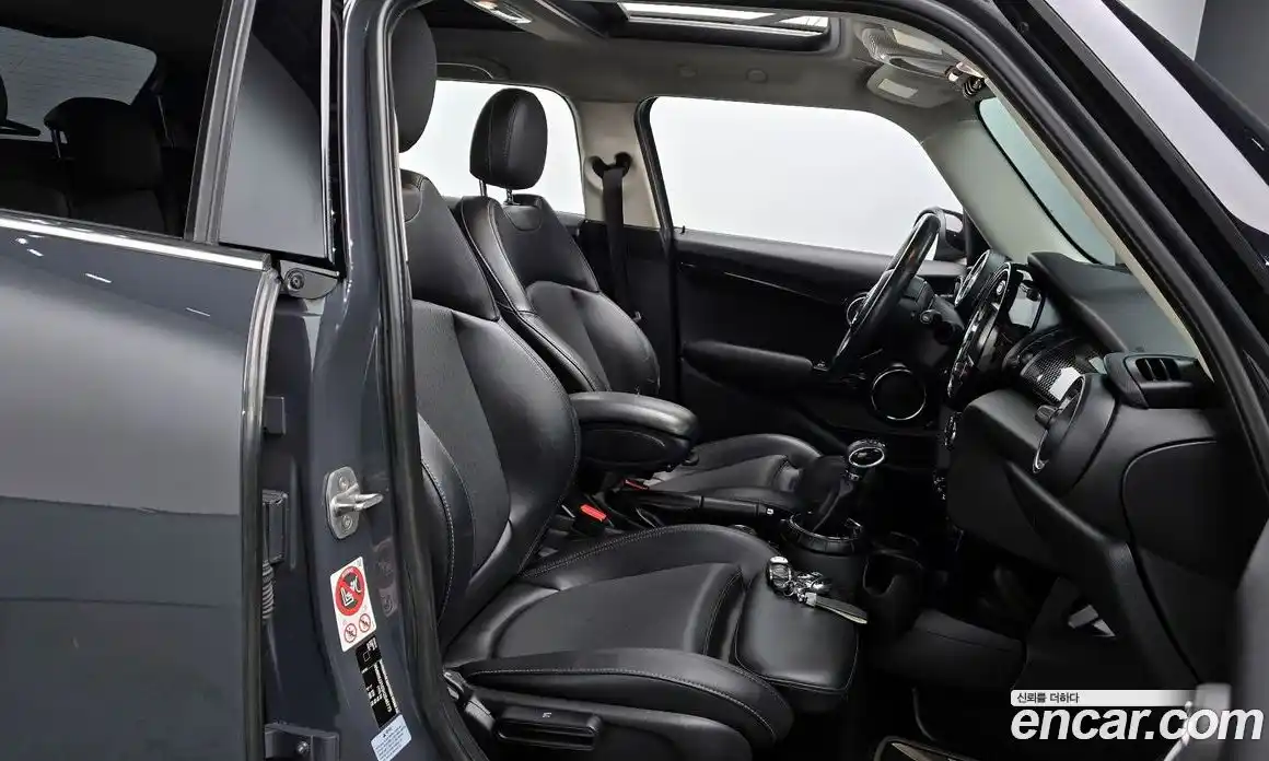 Mini Cooper 2017 2.0 Автомат в Москве № 136888, фото 16