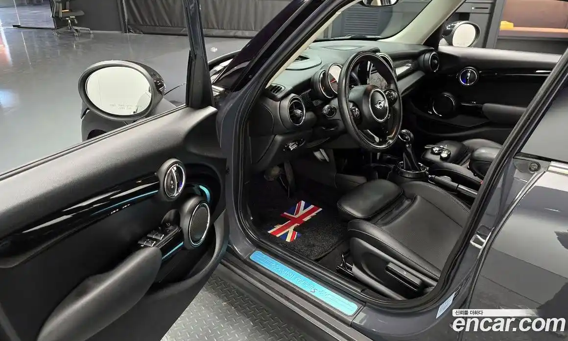 Mini Cooper 2017 2.0 Автомат в Москве № 136888, фото 8