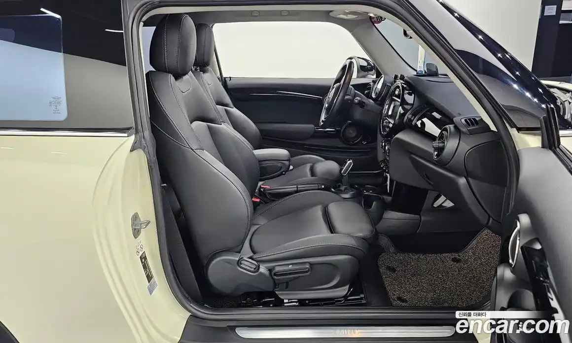 Mini Cooper 2019 1.5 Автомат в Москве № 144038, фото 13