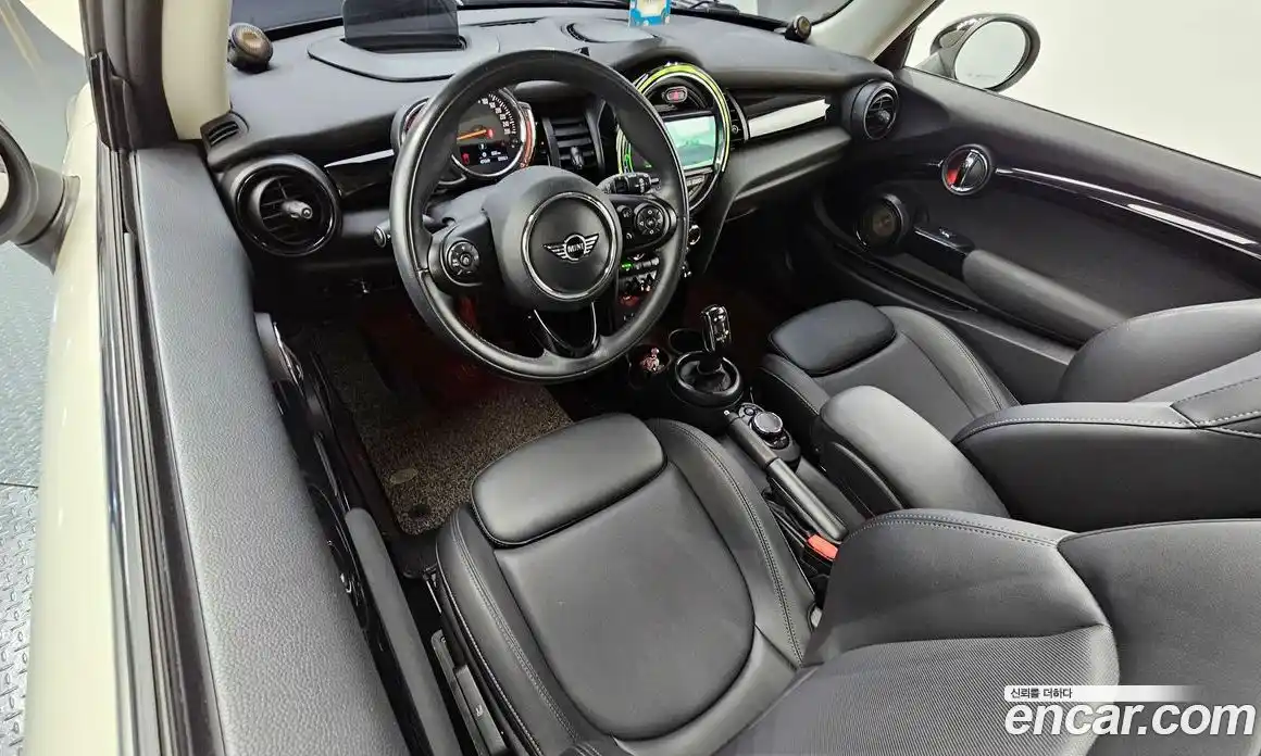 Mini Cooper 2019 1.5 Автомат в Москве № 144038, фото 16