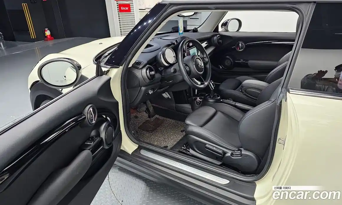 Mini Cooper 2019 1.5 Автомат в Москве № 144038, фото 19