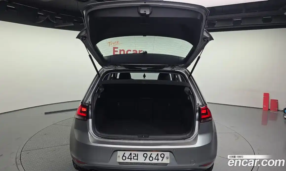 Volkswagen Golf 2015 1.6 Автомат в Москве № 153800, фото 17