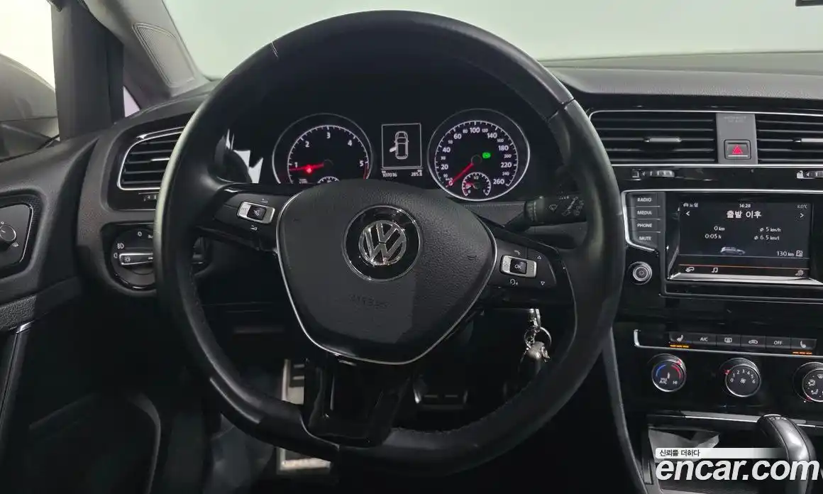 Volkswagen Golf 2015 1.6 Автомат в Москве № 153800, фото 19