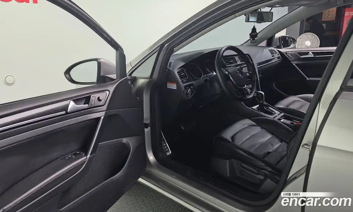 Volkswagen Golf 2015 1.6 Автомат в Москве № 153800, фото 4