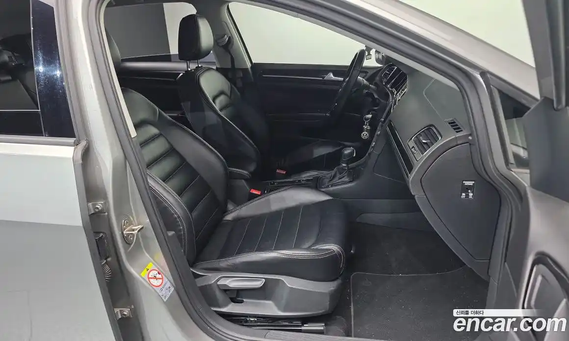 Volkswagen Golf 2015 1.6 Автомат в Москве № 153800, фото 5