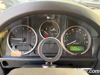 Land Rover Defender 2012 2.2 Механическая в Москве № 156068, миниатюра 6