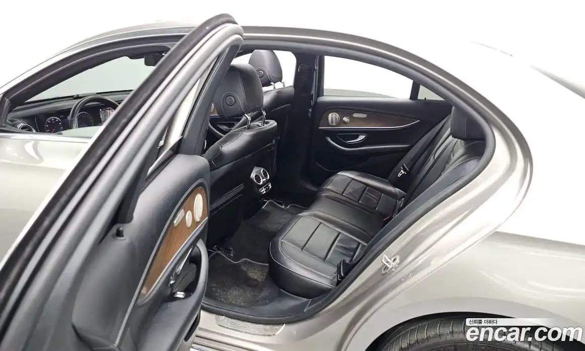 Mercedes-Benz E-Class 2021 2.0 Автомат в Москве № 160361, фото 12