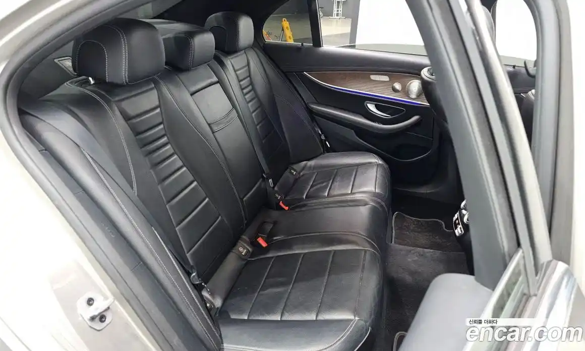 Mercedes-Benz E-Class 2021 2.0 Автомат в Москве № 160361, фото 3