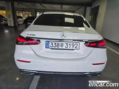 Mercedes-Benz E-Class 2022 2.0 Автомат в Москве № 160454, миниатюра 4
