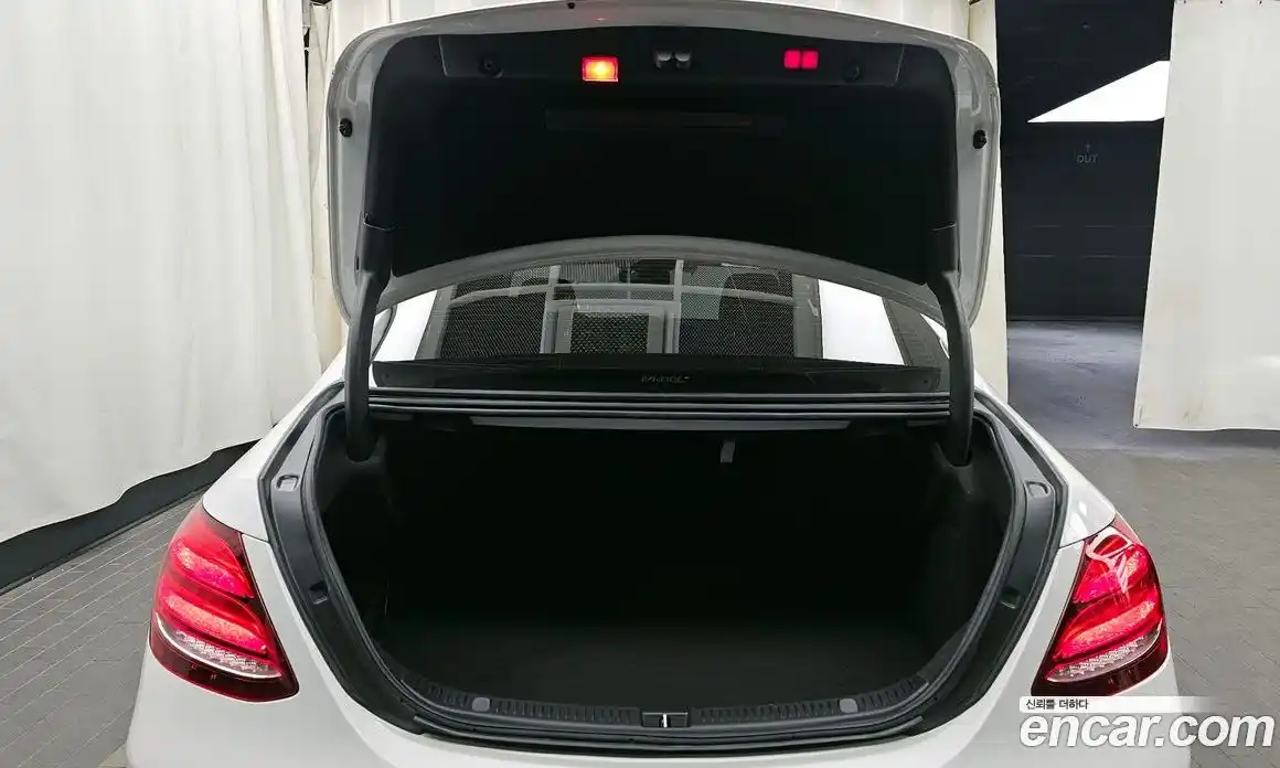 Mercedes-Benz E-Class 2019 2.0 Автомат в Москве № 160905, фото 4