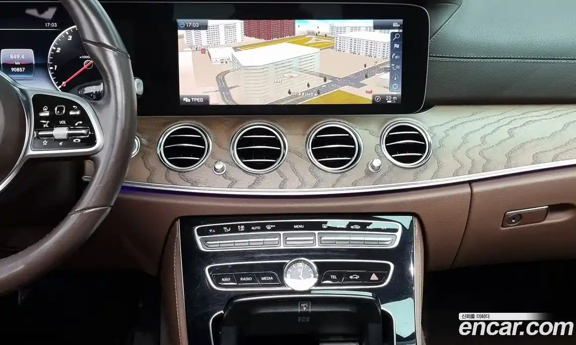 Mercedes-Benz E-Class 2019 2.0 Автомат в Москве № 161831, фото 14