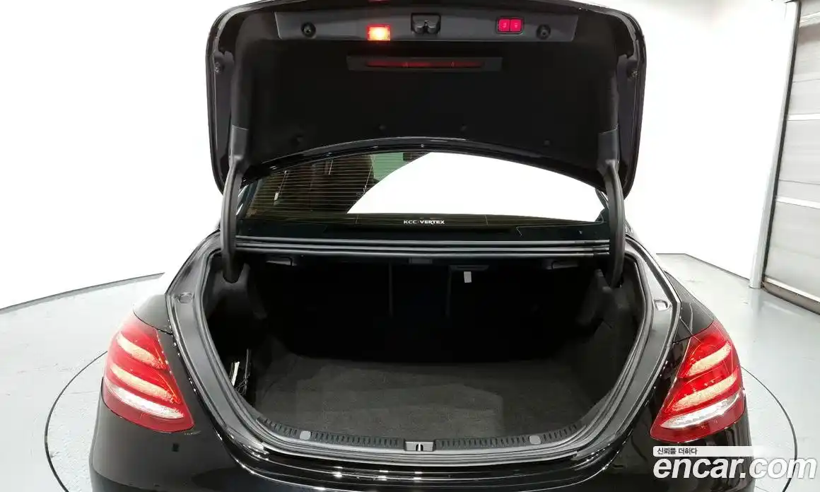 Mercedes-Benz E-Class 2019 2.0 Автомат в Москве № 161831, фото 20