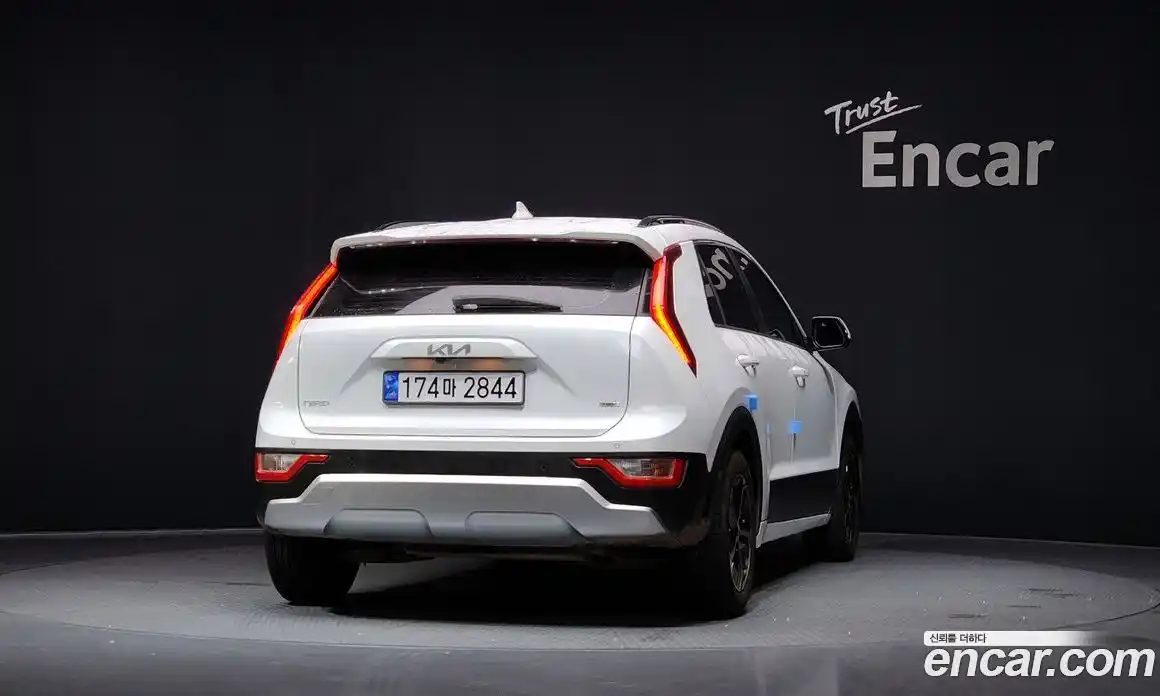 Kia Niro 2023 1.6 Автомат в Москве № 16657, фото 1