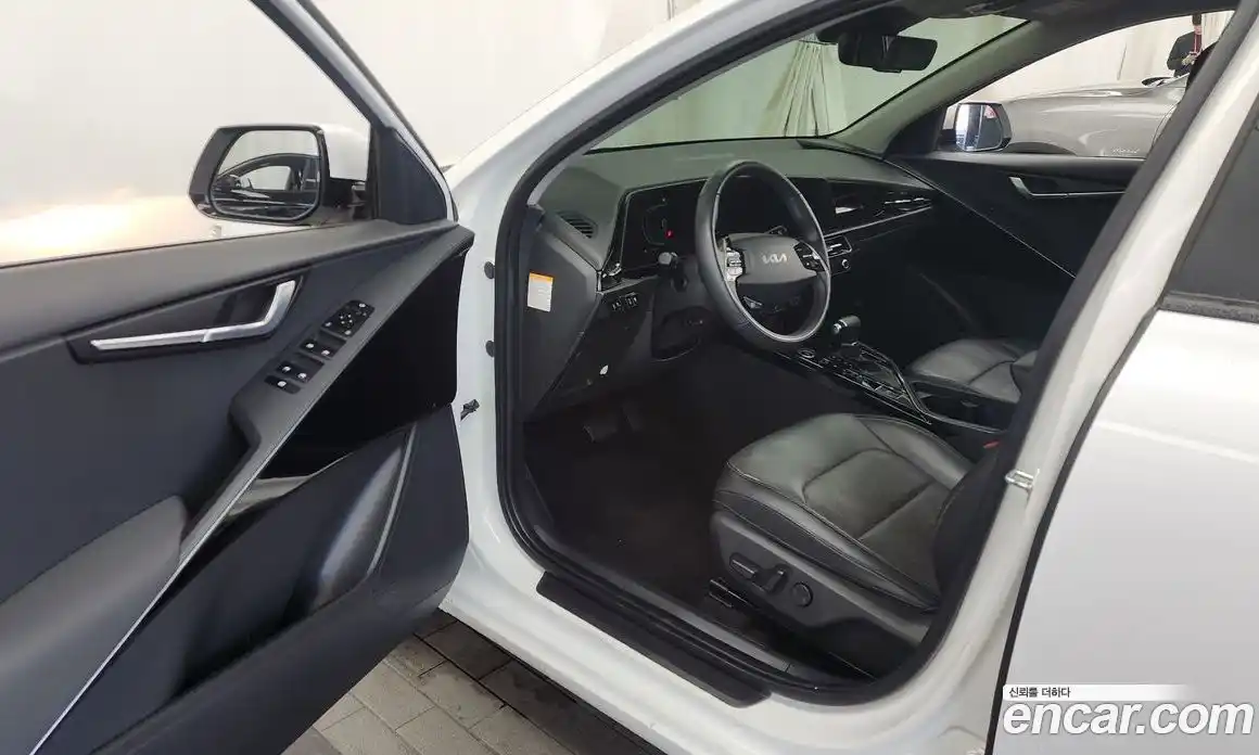 Kia Niro 2023 1.6 Автомат в Москве № 16657, фото 20